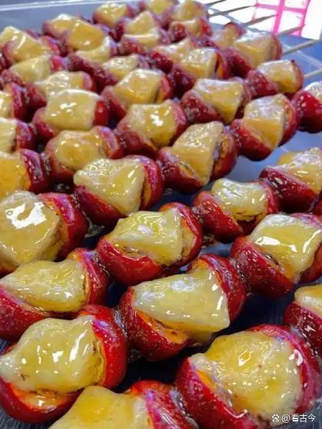 奶皮子糖葫芦成新网红?卖到40元一串还得排队抢着买!