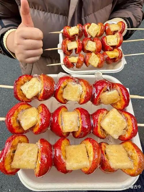 奶皮子糖葫芦成新网红?卖到40元一串还得排队抢着买!