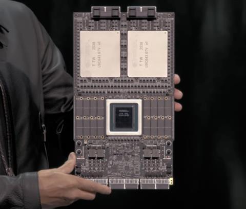 台上黄仁勋最强GPU炸场!台下感叹:中国芯片爆发了(图3)