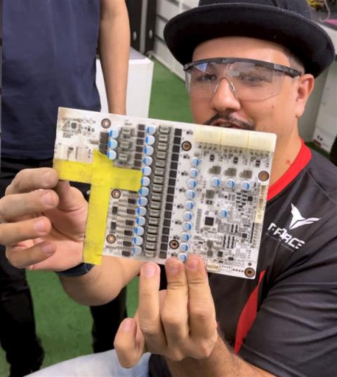 杂交显卡新玩法：GTX1080Ti修好了RTX5070Ti(图1)