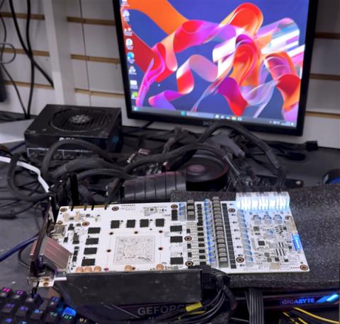 杂交显卡新玩法：GTX1080Ti修好了RTX5070Ti(图2)