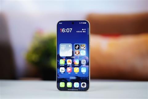 行业第一块165Hz高刷高分屏！一加15图赏(图2)