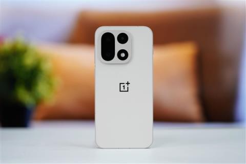 行业第一块165Hz高刷高分屏！一加15图赏(图7)