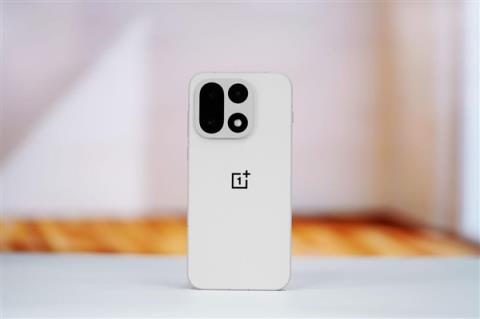 行业第一块165Hz高刷高分屏！一加15图赏(图10)