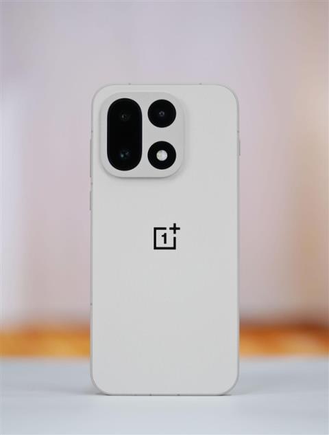 行业第一块165Hz高刷高分屏！一加15图赏(图11)