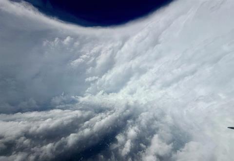 最强五级飓风！全球风王梅利莎登陆牙买加：医院屋顶被掀翻(图2)