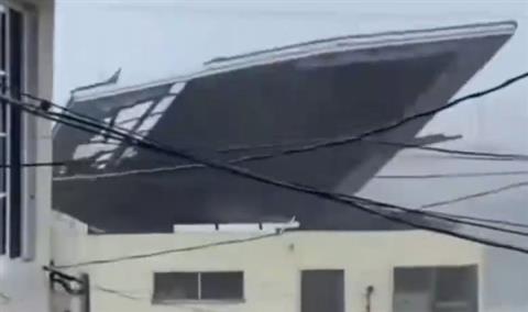 最强五级飓风！全球风王梅利莎登陆牙买加：医院屋顶被掀翻(图3)