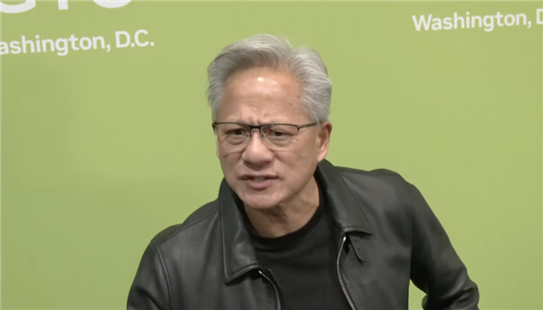 台上黄仁勋最强GPU炸场！台下感叹：中国芯片爆发了