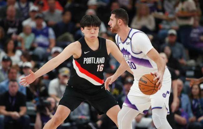 杨瀚森短暂出场得2分 内线竞争加剧