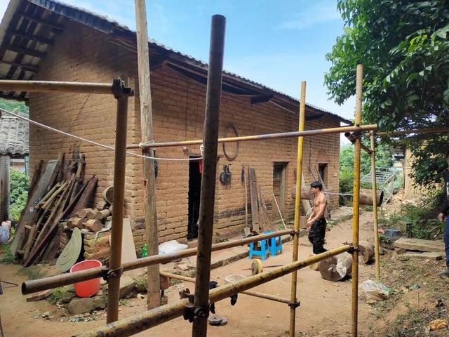 广西小伙凭“硬核”健身走红 独特训练吸粉无数