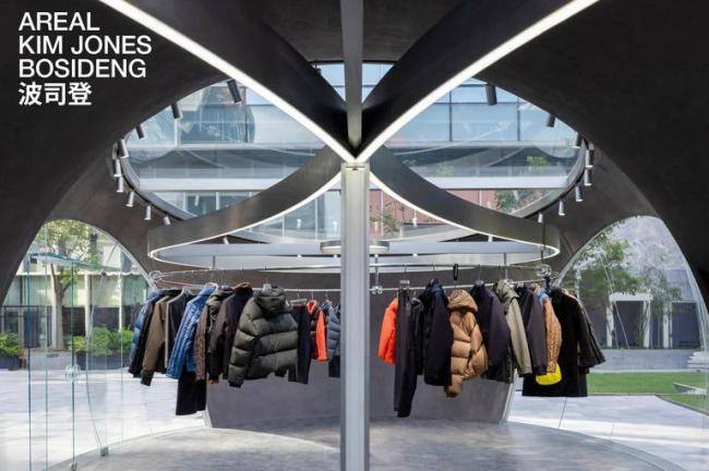 波司登集邮国际顶流设计师 探索时尚新边界