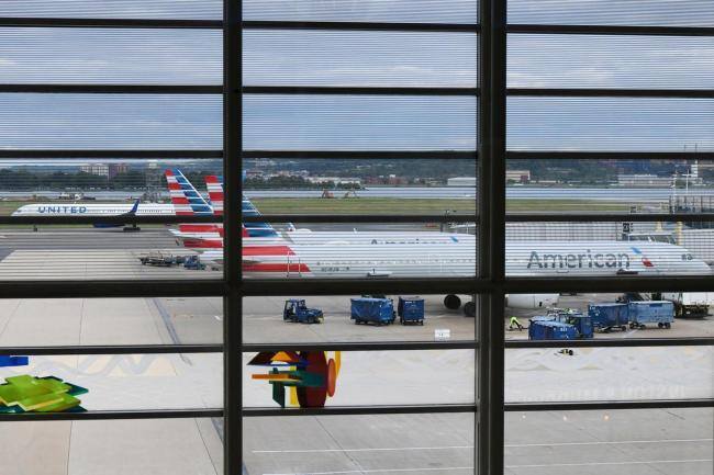 美政府“停摆” 空管开始送外卖 航空安全受威胁