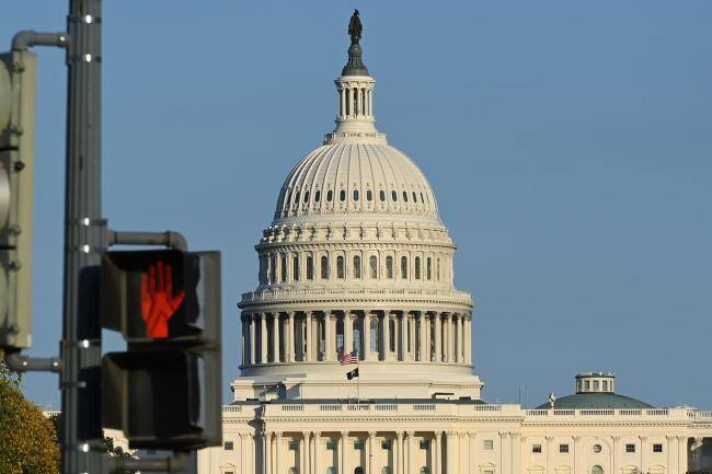 美政府“停摆” 空管开始送外卖 航空安全受威胁