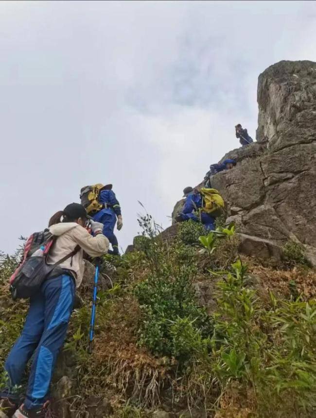 年轻人释放压力新出口:求生挑战赛走红