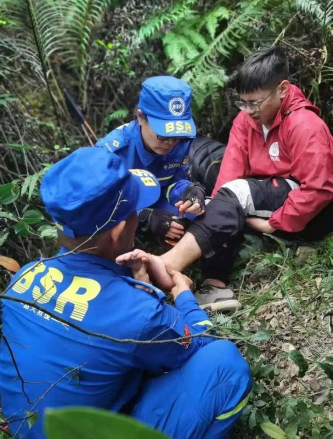 年轻人释放压力新出口:求生挑战赛走红