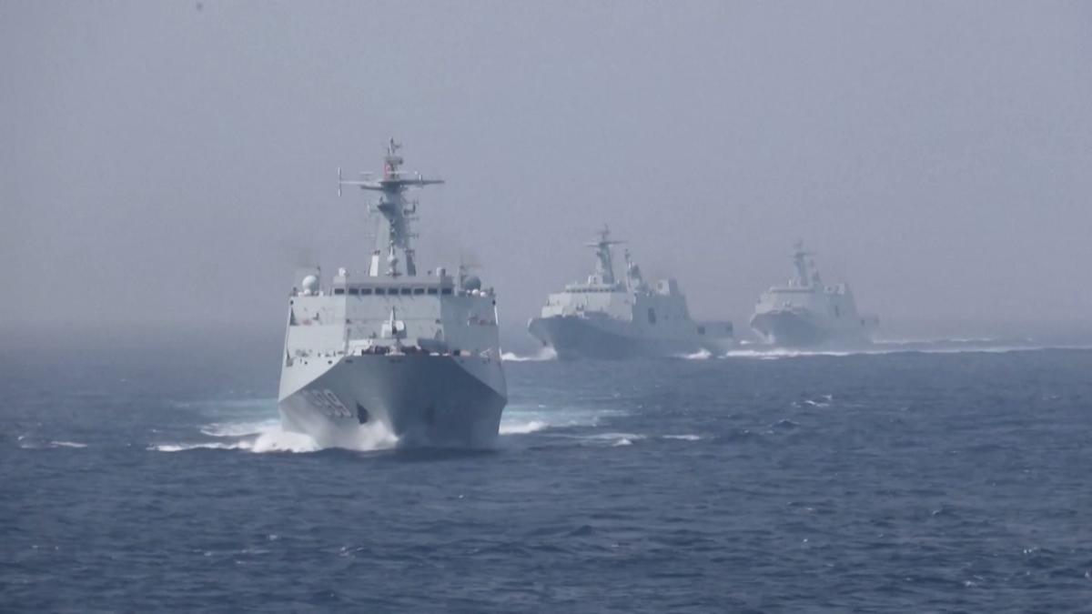 中国海军新一代“带刀护卫”震撼亮相:055B型驱逐舰首组高清