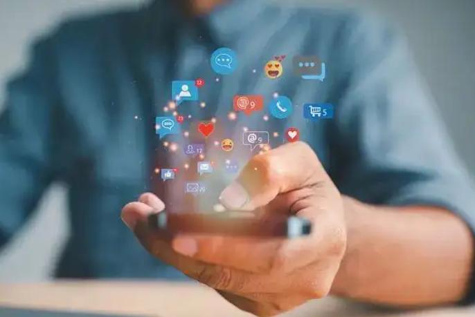 你的手机正在悄悄“挑拨离间”?警惕算法制造的亲密关系危机