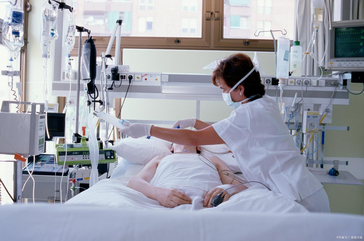 白发妈妈的27次ICU守护:一位早产儿生命的百日长征