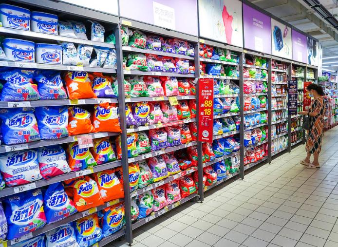 洗衣粉竟成“发光源”?女子全家诡异发光背后藏科学玄机