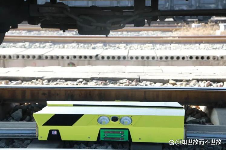 钢铁巨龙震撼再现!106节车厢穿越中国山川?载重万吨燃动寒冬
