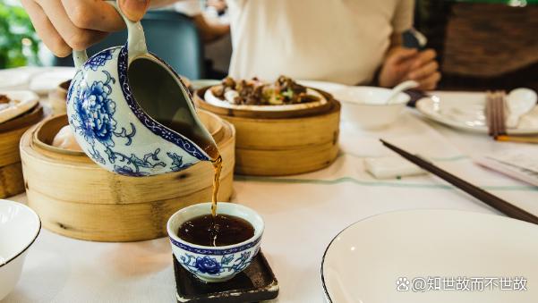 茶位费争议终迎立法整治?8个月婴儿竟也收费!