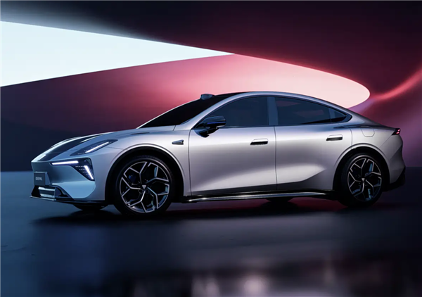 15万买中型纯电性能轿跑!广汽昊铂GT全新Lite版上市(图5)