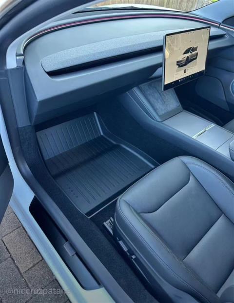 装了后视镜坐上司机 特斯拉Cybercab自动驾驶出租车首次公开测试(图2)