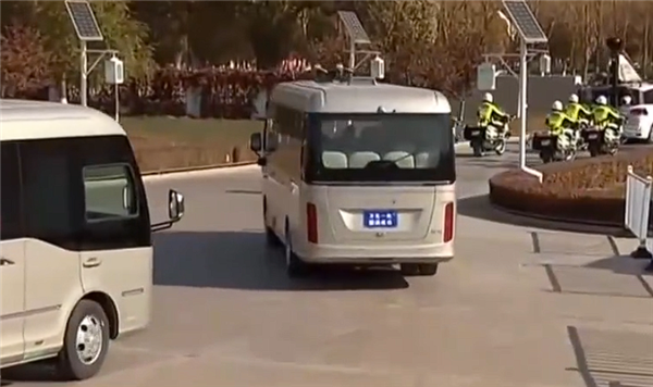 女首富易主!宗馥莉从首富跌至第三 2025胡润女企业家榜出炉(图3)