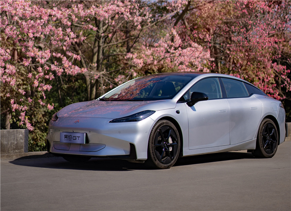 15万买中型纯电性能轿跑!广汽昊铂GT全新Lite版上市-图3 15万买中型纯电性能轿跑!广汽昊铂GT全新Lite版上市-图3