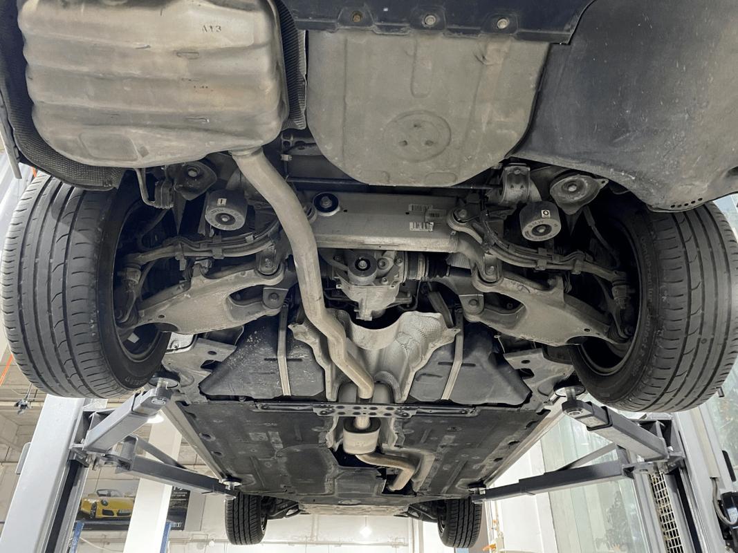 21款5系的底盘代号是多少