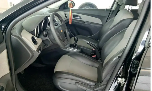 拆解科鲁兹前排座椅步骤指南