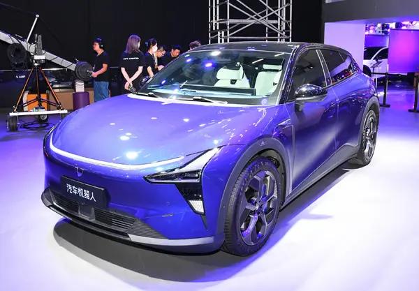 极越01分为三个版本配置极越01 Max版和Max长续航版