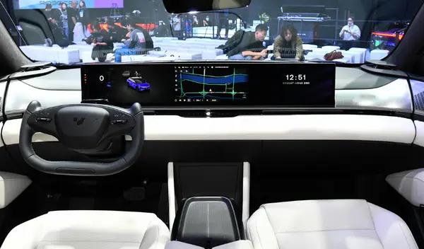 极越01分为三个版本配置极越01 Max版和Max长续航版