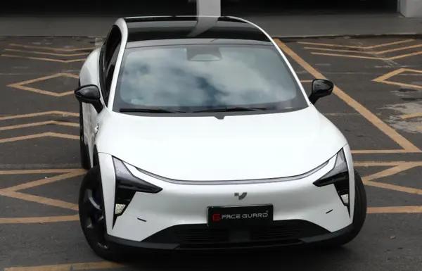 极越01分为三个版本配置极越01 Max版和Max长续航版