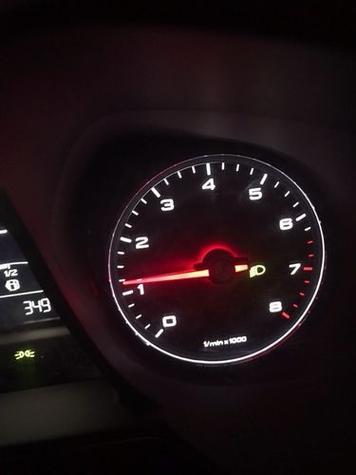 车为什么一打火直接3000转了