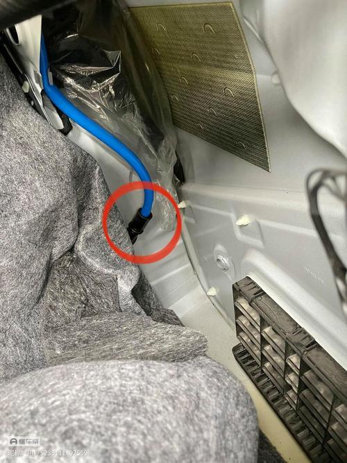 大众polo天窗排水口在哪里