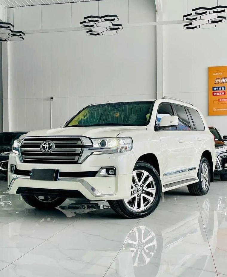 酷路泽8座和7座怎么区分