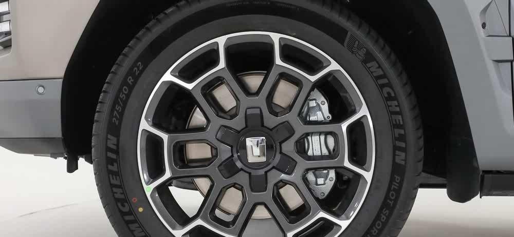 豪华硬派越野坦克700Hi4-T首发?42.8万元起售