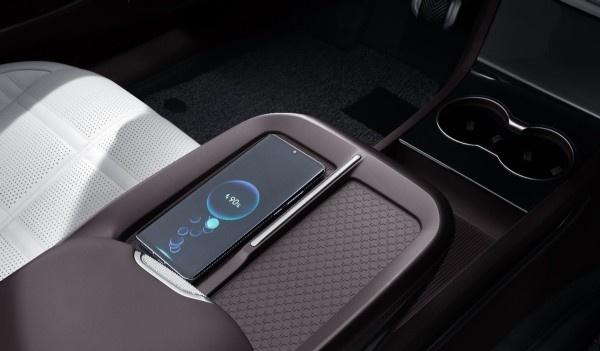 红旗EH7配备全场景AEB紧急制动功能