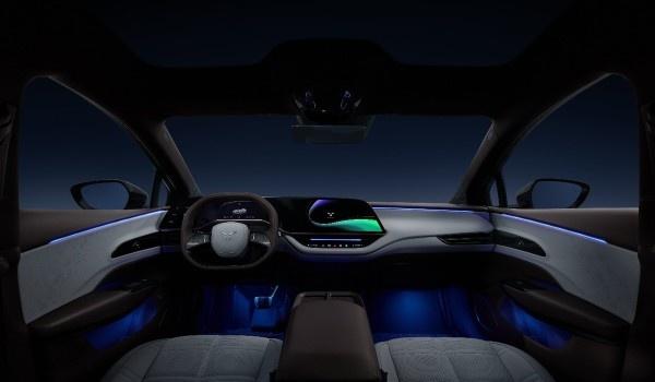 红旗EH7配备全场景AEB紧急制动功能