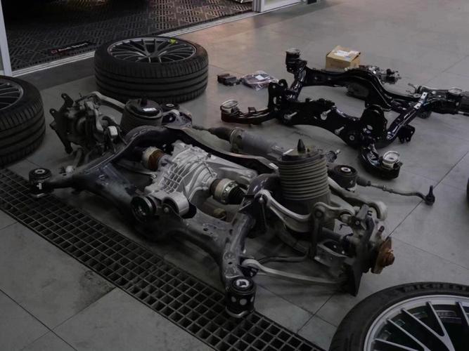 奥迪a7l后轮转向是哪一款