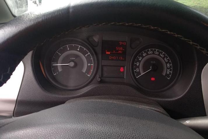 标致301油耗10个油居然正常