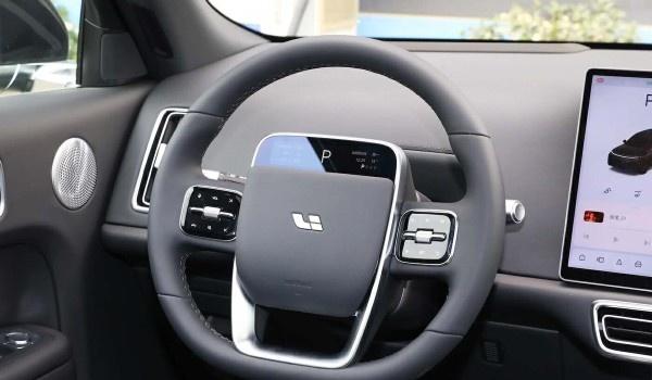 魏牌蓝山可实现全车智能语音识别交互、手机远程车控等功能