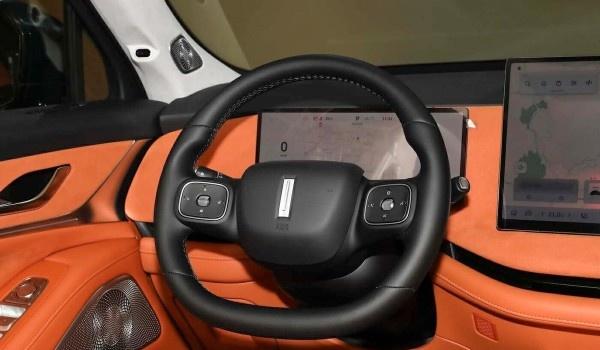 魏牌蓝山可实现全车智能语音识别交互、手机远程车控等功能