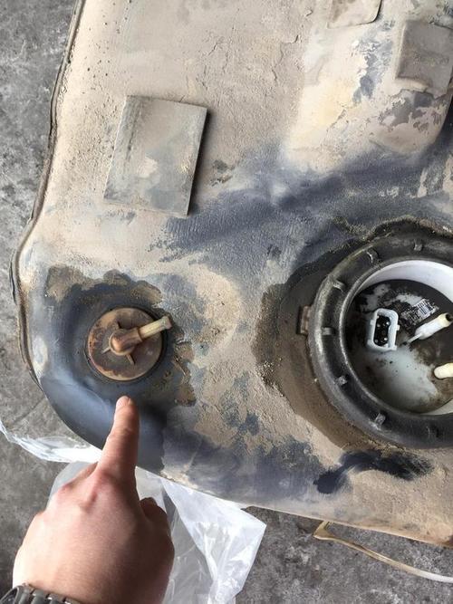 加油口漏油?什么情况?