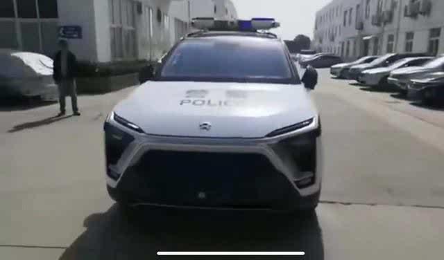 效仿特斯拉?蔚来ES8警车版出炉?谁敢在信号灯下撒野?