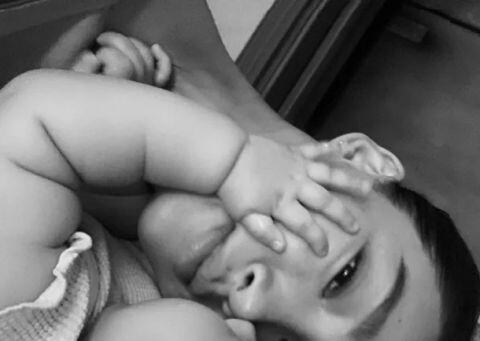 郑雨盛与圈外女友登记结婚!文佳庇晒出「婚外私生子」400天的温馨育儿庆生照