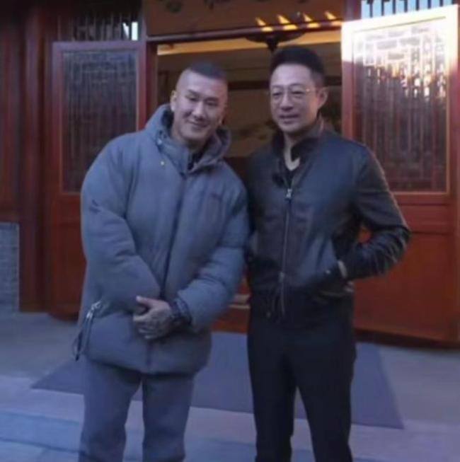 馆长吃炒蚕蛹直呼比豆汁刺激多了 北京味蕾之旅