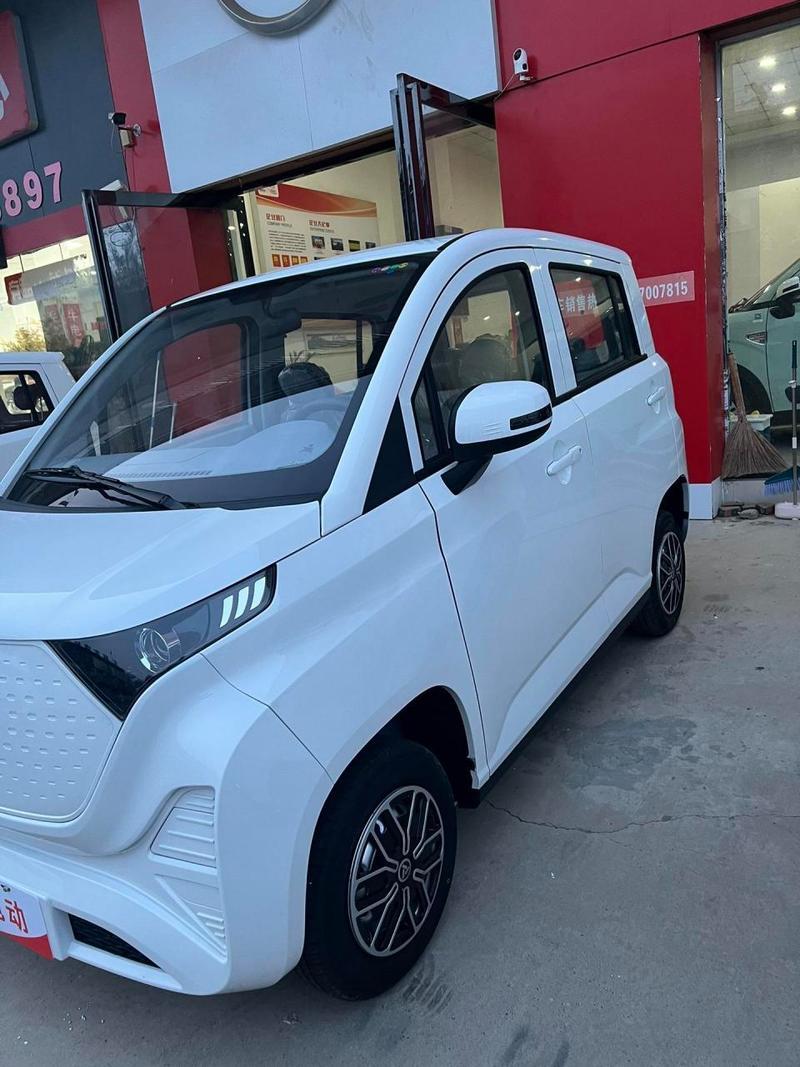 鸿日电动汽车是否可以上牌?