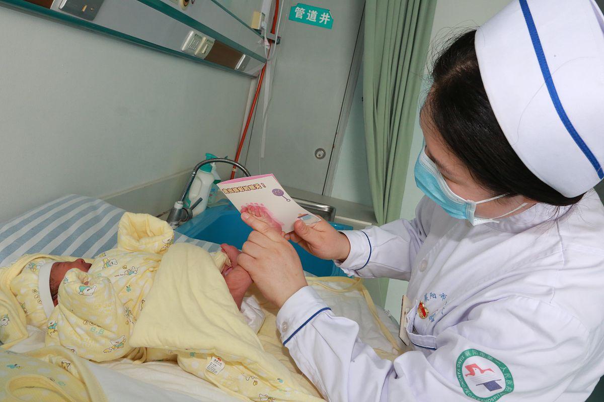 新生儿转运途中坠床化险为夷 医疗团队创造生命奇迹